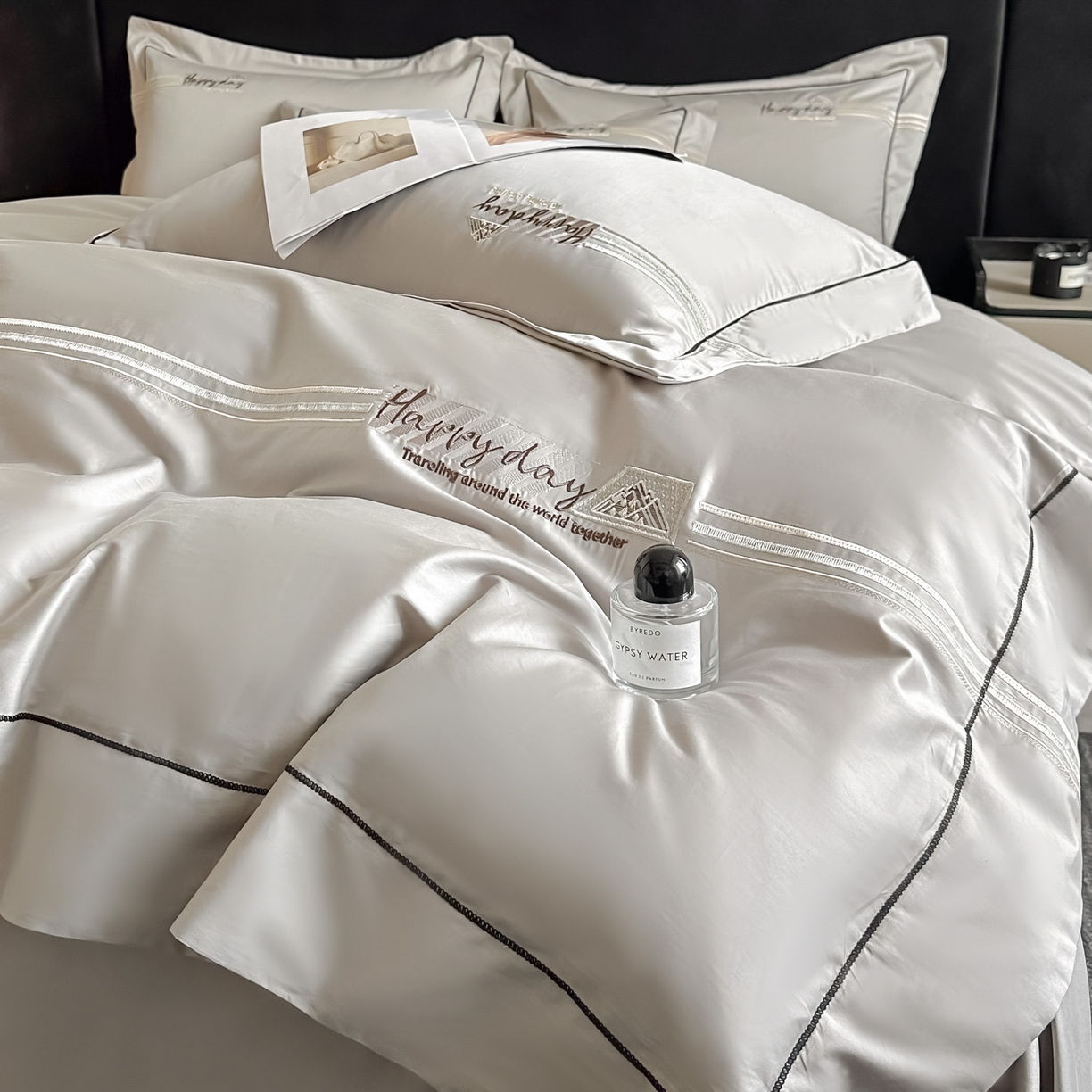 91家纺网 家纺一手货源 找家纺 新方向 【控价 提供买家秀】2026新款 刺绣50s双股全棉贡缎长绒棉四件套-亚瑟(控价 标准328元 加大348元) 亚瑟-爵士灰