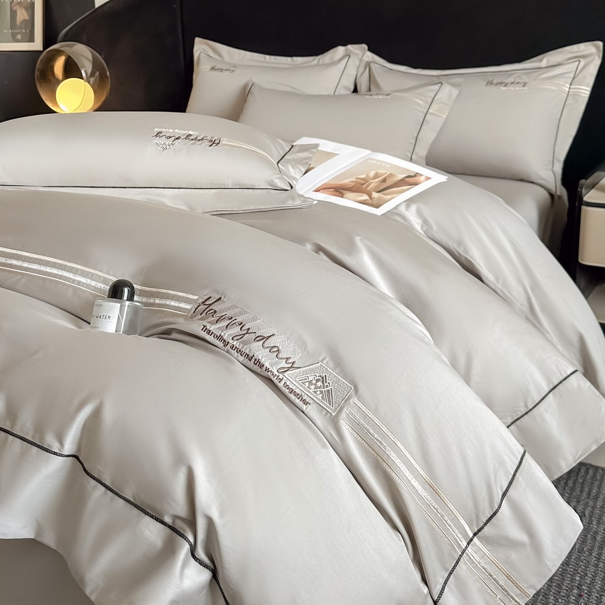 91家纺网 家纺一手货源 找家纺 新方向 【控价 提供买家秀】2026新款 刺绣50s双股全棉贡缎长绒棉四件套-亚瑟(控价 标准328元 加大348元) 亚瑟-爵士灰