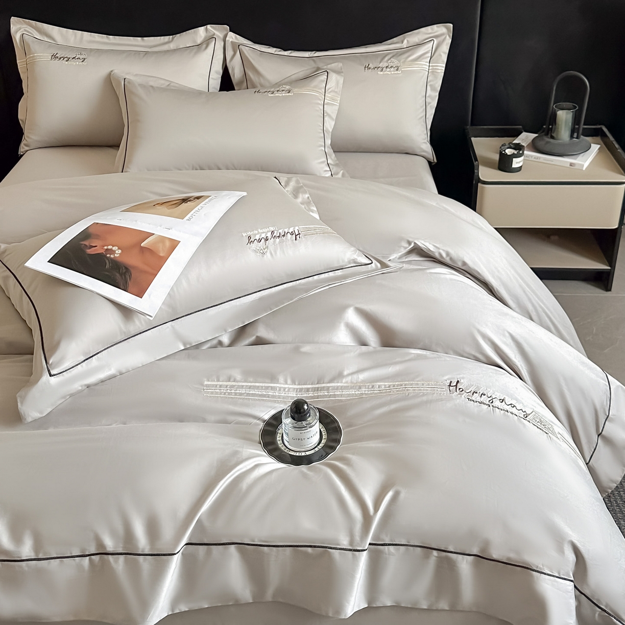 91家纺网 家纺一手货源 找家纺 新方向 【控价 提供买家秀】2026新款 刺绣50s双股全棉贡缎长绒棉四件套-亚瑟(控价 标准328元 加大348元) 亚瑟-爵士灰