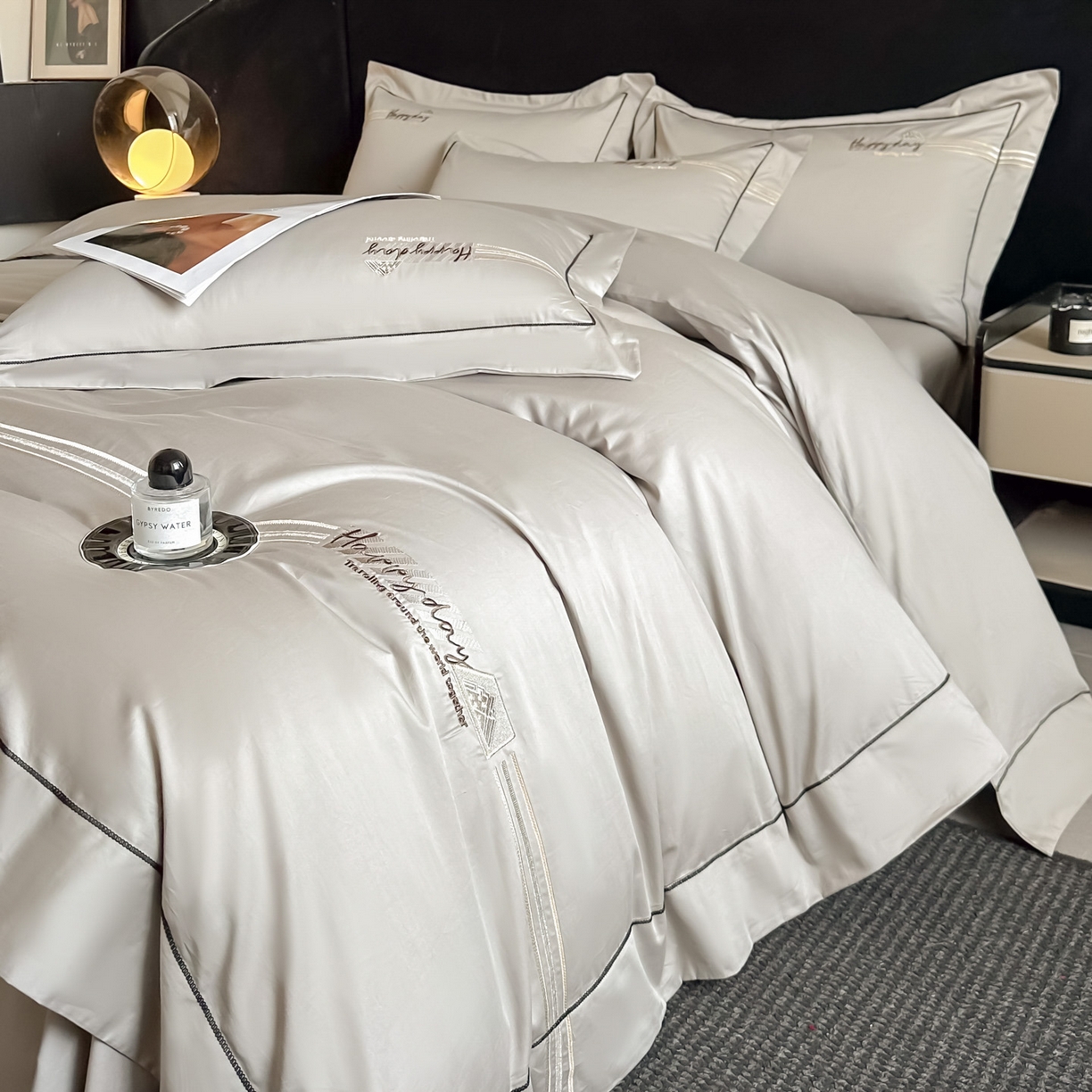 91家纺网 家纺一手货源 找家纺 新方向 【控价 提供买家秀】2026新款 刺绣50s双股全棉贡缎长绒棉四件套-亚瑟(控价 标准328元 加大348元) 亚瑟-爵士灰