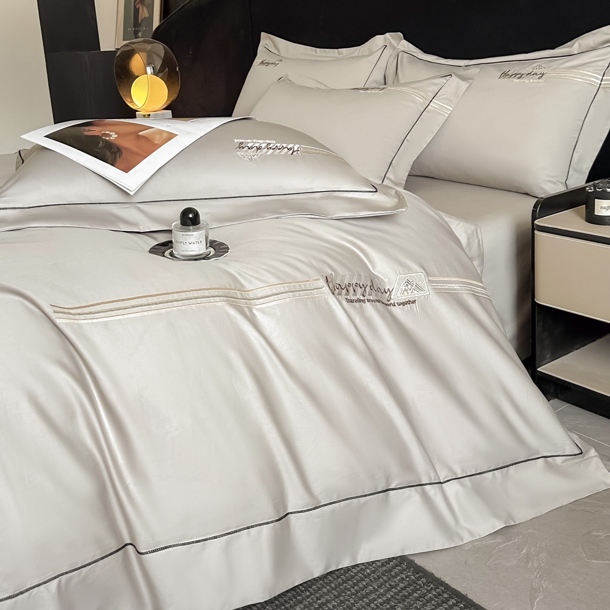 91家纺网 家纺一手货源 找家纺 新方向 【控价 提供买家秀】2026新款 刺绣50s双股全棉贡缎长绒棉四件套-亚瑟(控价 标准328元 加大348元) 亚瑟-爵士灰