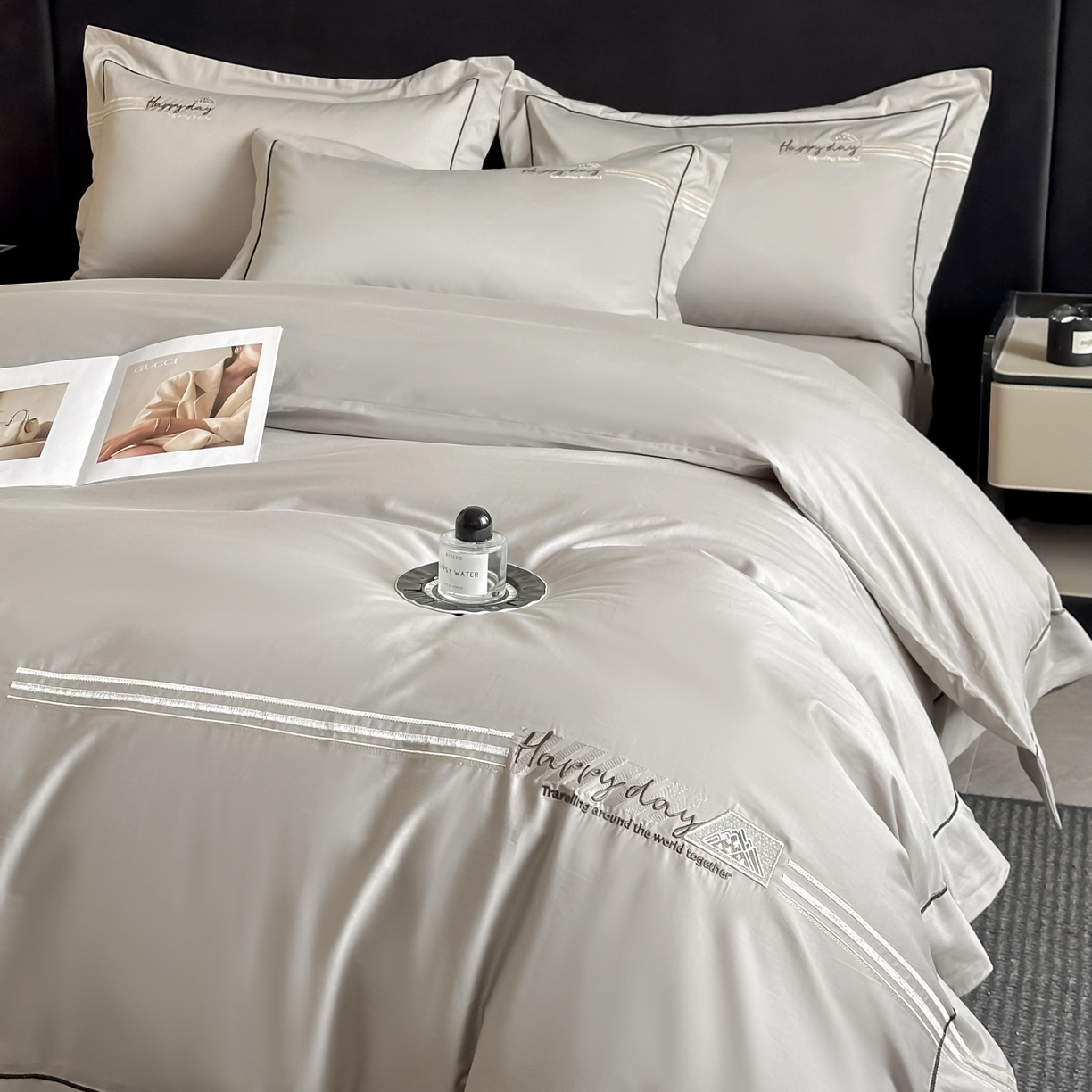 91家纺网 家纺一手货源 找家纺 新方向 【控价 提供买家秀】2026新款 刺绣50s双股全棉贡缎长绒棉四件套-亚瑟(控价 标准328元 加大348元) 亚瑟-爵士灰