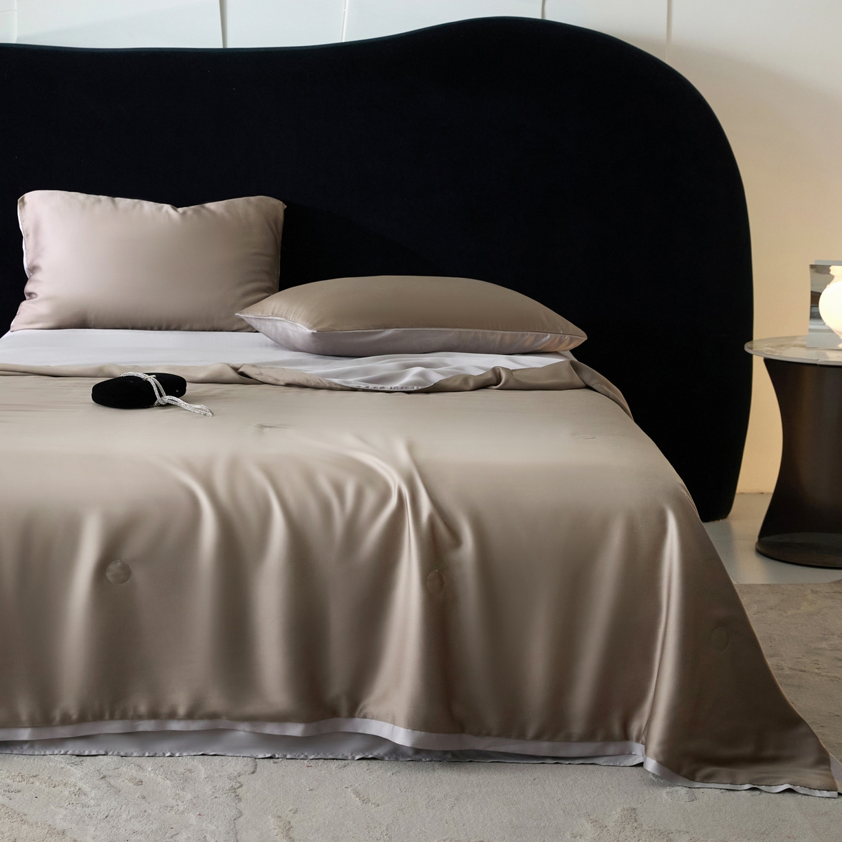 91家纺网 家纺一手货源 找家纺 A+爱家（纪梵茜） 2026新款兰精天丝夏凉被100%蚕丝被莱赛尔天丝蚕丝空调被芯蚕丝夏被 蚕丝咖色