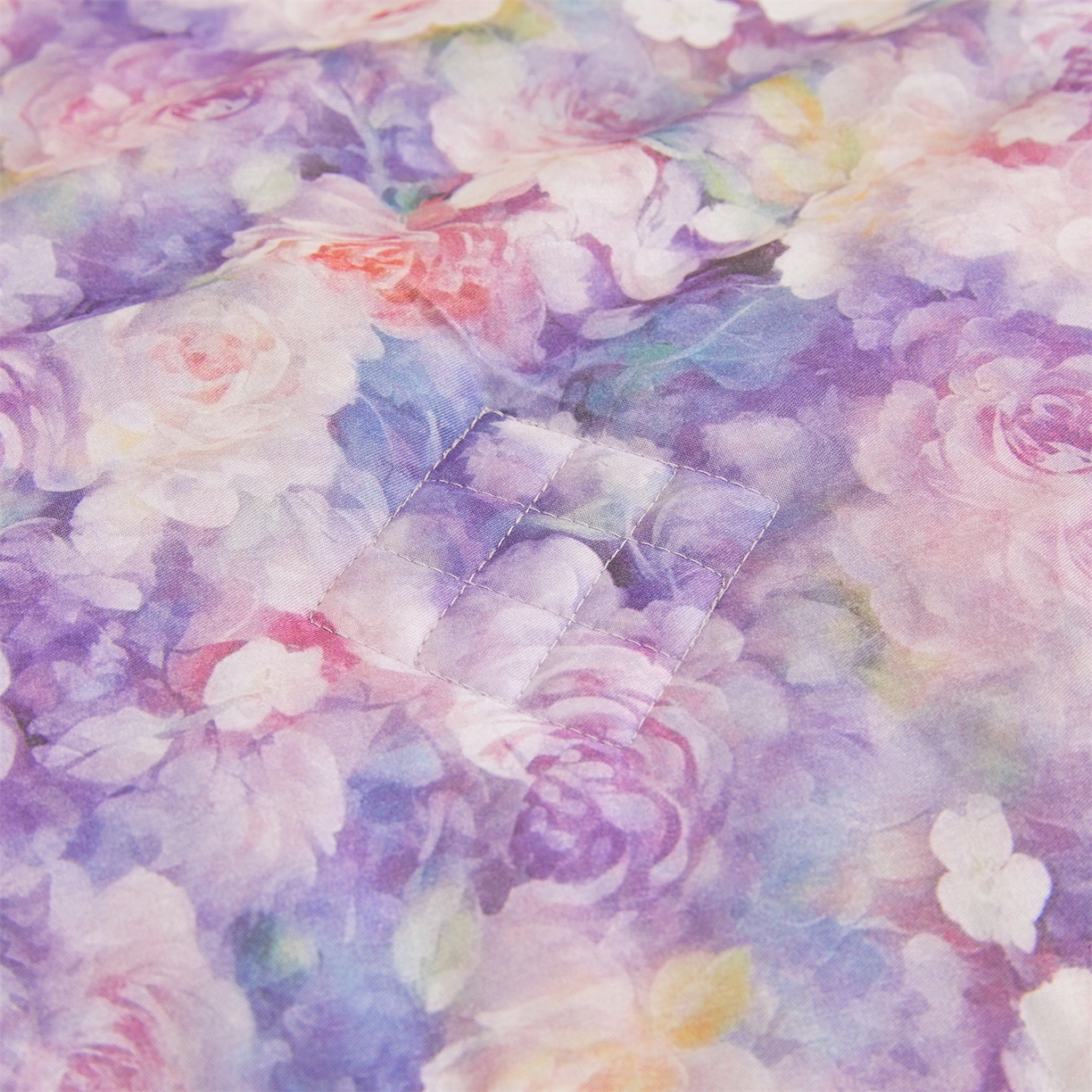 91家纺网 家纺一手货源 找家纺 宜凡家纺 2026新款莱赛尔天丝印花床裙夏被四件套 海棠碎影