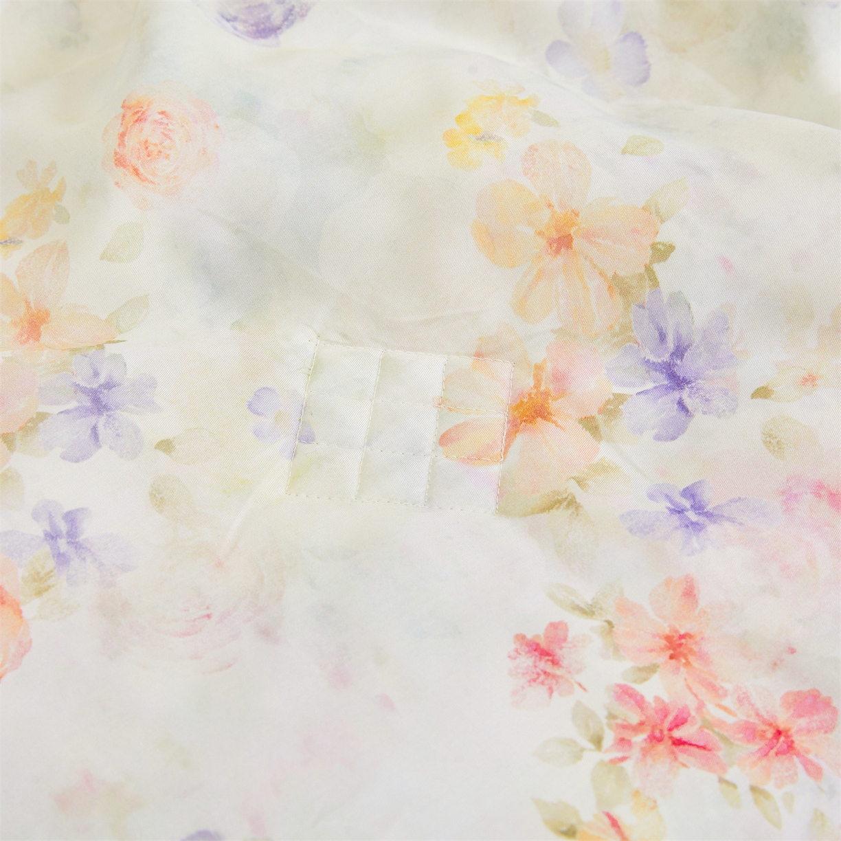 91家纺网 家纺一手货源 找家纺 宜凡家纺 2026新款莱赛尔天丝印花床裙夏被四件套 海棠听风