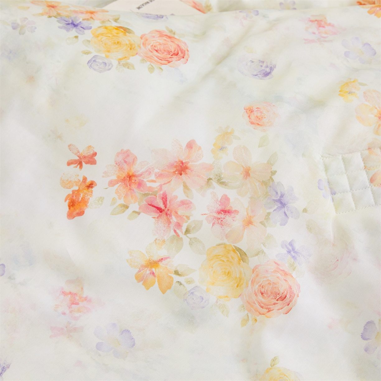 91家纺网 家纺一手货源 找家纺 宜凡家纺 2026新款莱赛尔天丝印花床裙夏被四件套 海棠听风