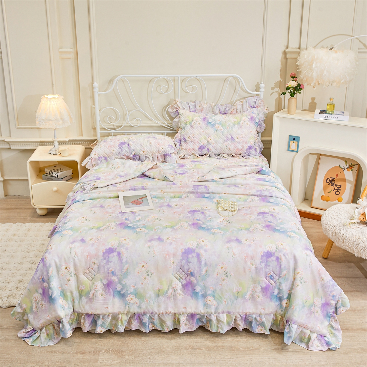 91家纺网 家纺一手货源 找家纺 宜凡家纺 2026新款莱赛尔天丝印花床裙夏被四件套 鸢尾幽梦