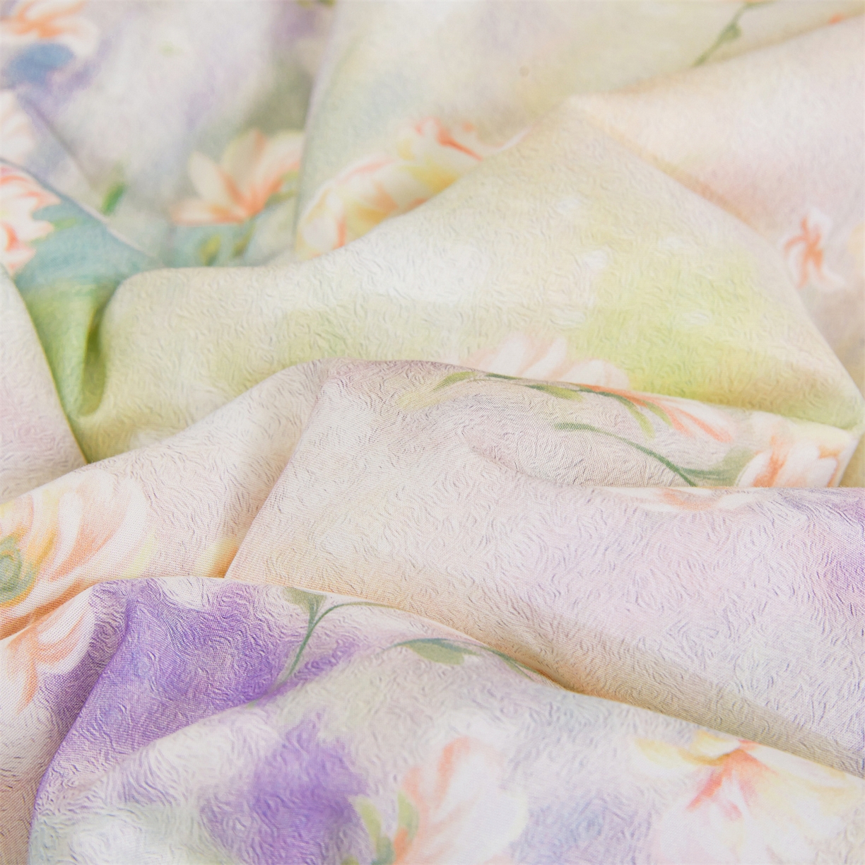 91家纺网 家纺一手货源 找家纺 宜凡家纺 2026新款莱赛尔天丝印花床裙夏被四件套 鸢尾幽梦