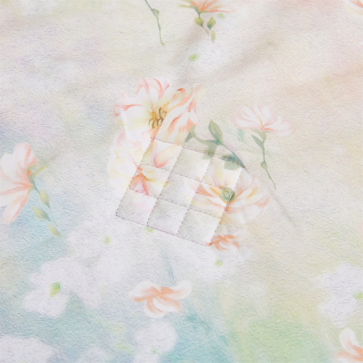 91家纺网 家纺一手货源 找家纺 宜凡家纺 2026新款莱赛尔天丝印花床裙夏被四件套 鸢尾幽梦