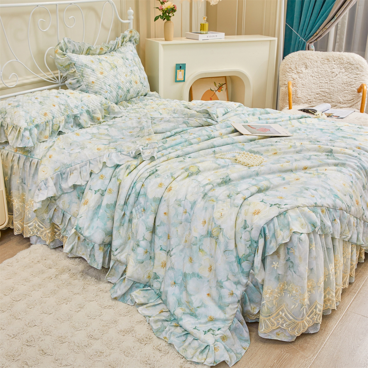 91家纺网 家纺一手货源 找家纺 宜凡家纺 2026新款莱赛尔天丝印花床裙夏被四件套 栀子花年