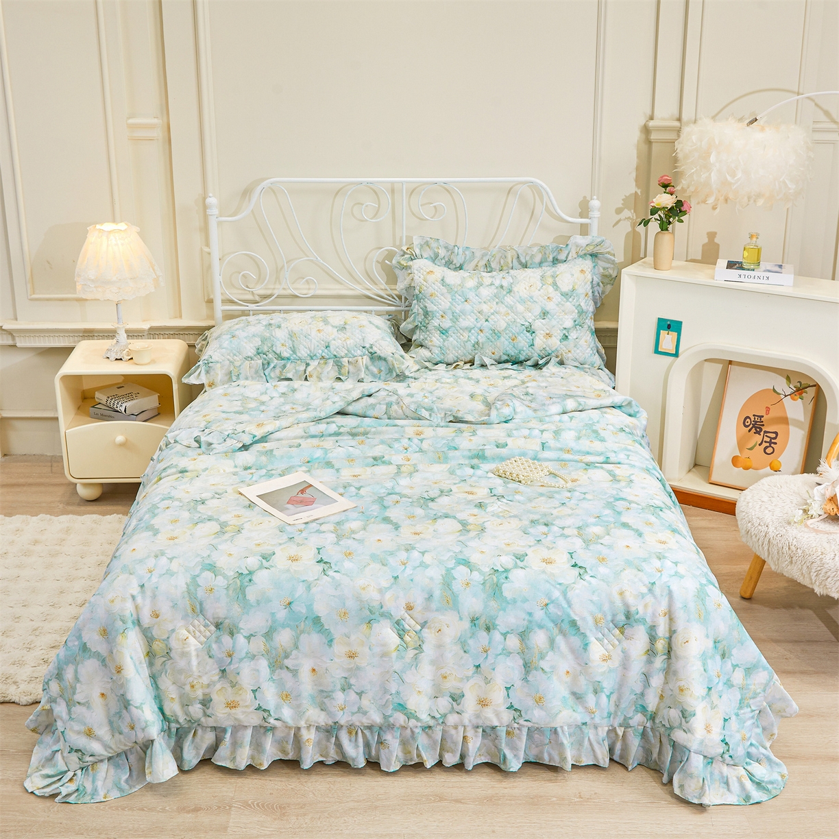 91家纺网 家纺一手货源 找家纺 宜凡家纺 2026新款莱赛尔天丝印花床裙夏被四件套 栀子花年