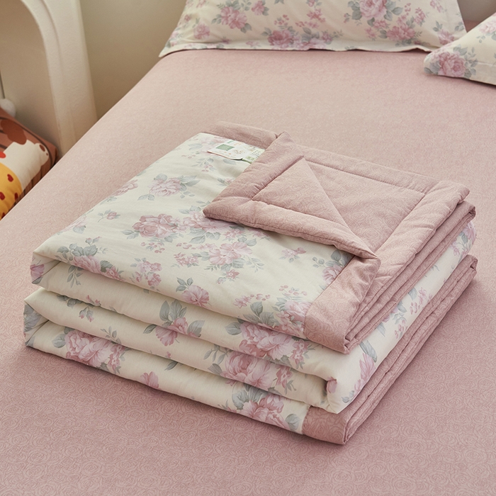 91家纺网 家纺一手货源 找家纺 简如 2026新款印花里外全棉夏凉被四件套 花絮