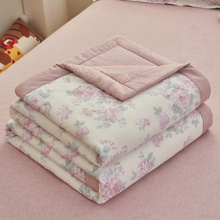 91家纺网 家纺一手货源 找家纺 简如 2026新款印花里外全棉夏凉被四件套 花絮