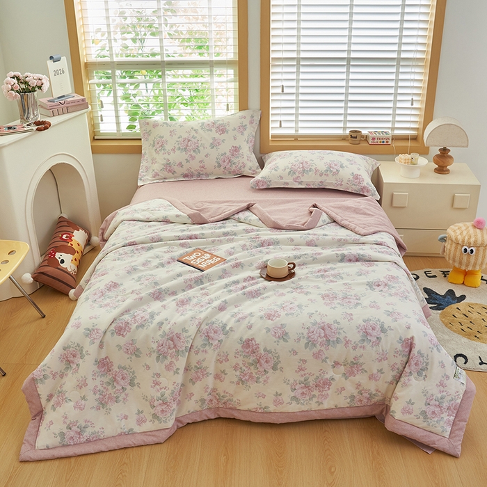 91家纺网 家纺一手货源 找家纺 简如 2026新款印花里外全棉夏凉被四件套 花絮