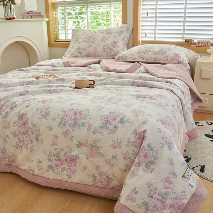 91家纺网 家纺一手货源 找家纺 简如 2026新款印花里外全棉夏凉被四件套 花絮