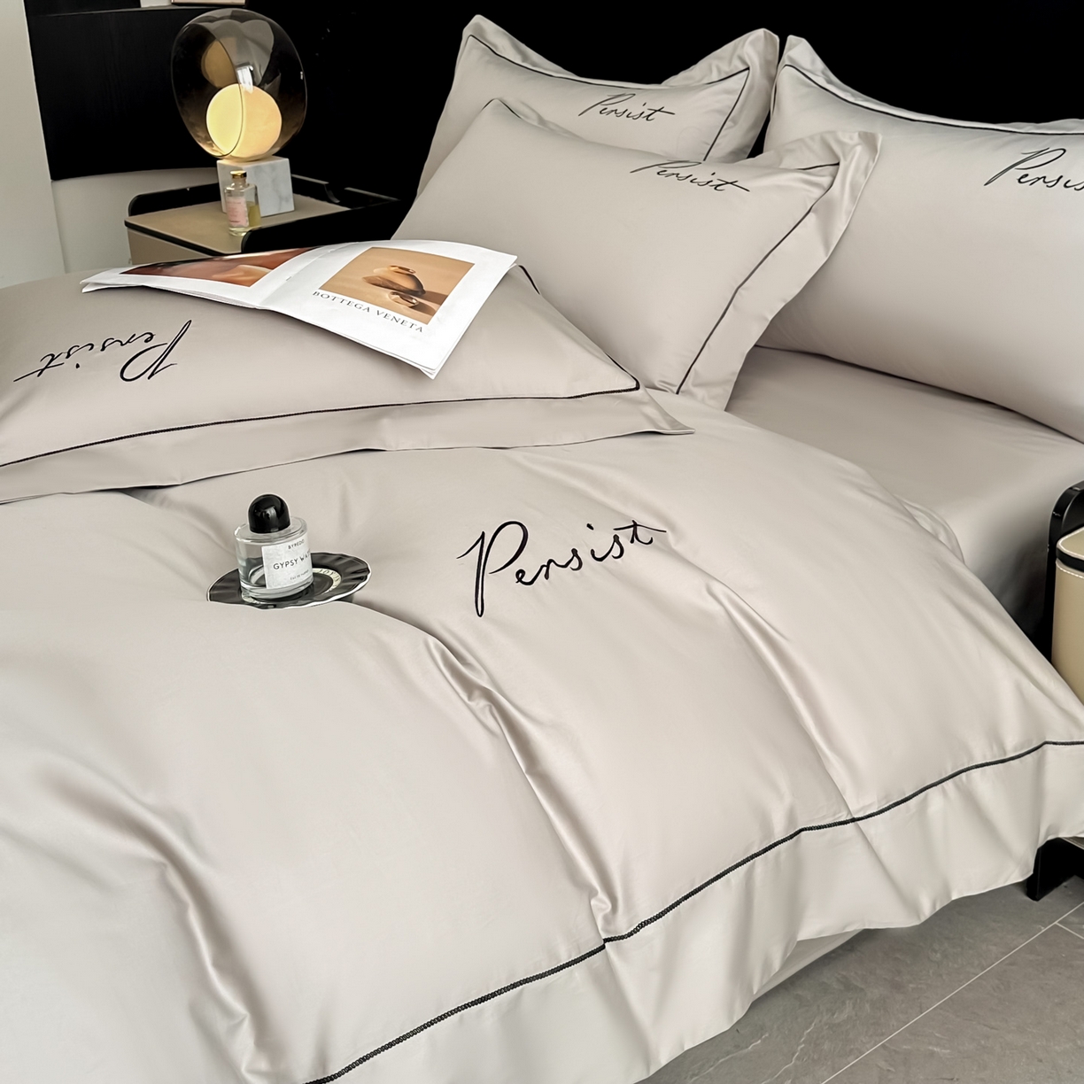 91家纺网 家纺一手货源 找家纺 新方向 【控价 提供买家秀】2026新款 刺绣50s双股全棉贡缎长绒棉四件套-持之以恒(控价 标准318元 加大338元) 持之以恒-爵士灰