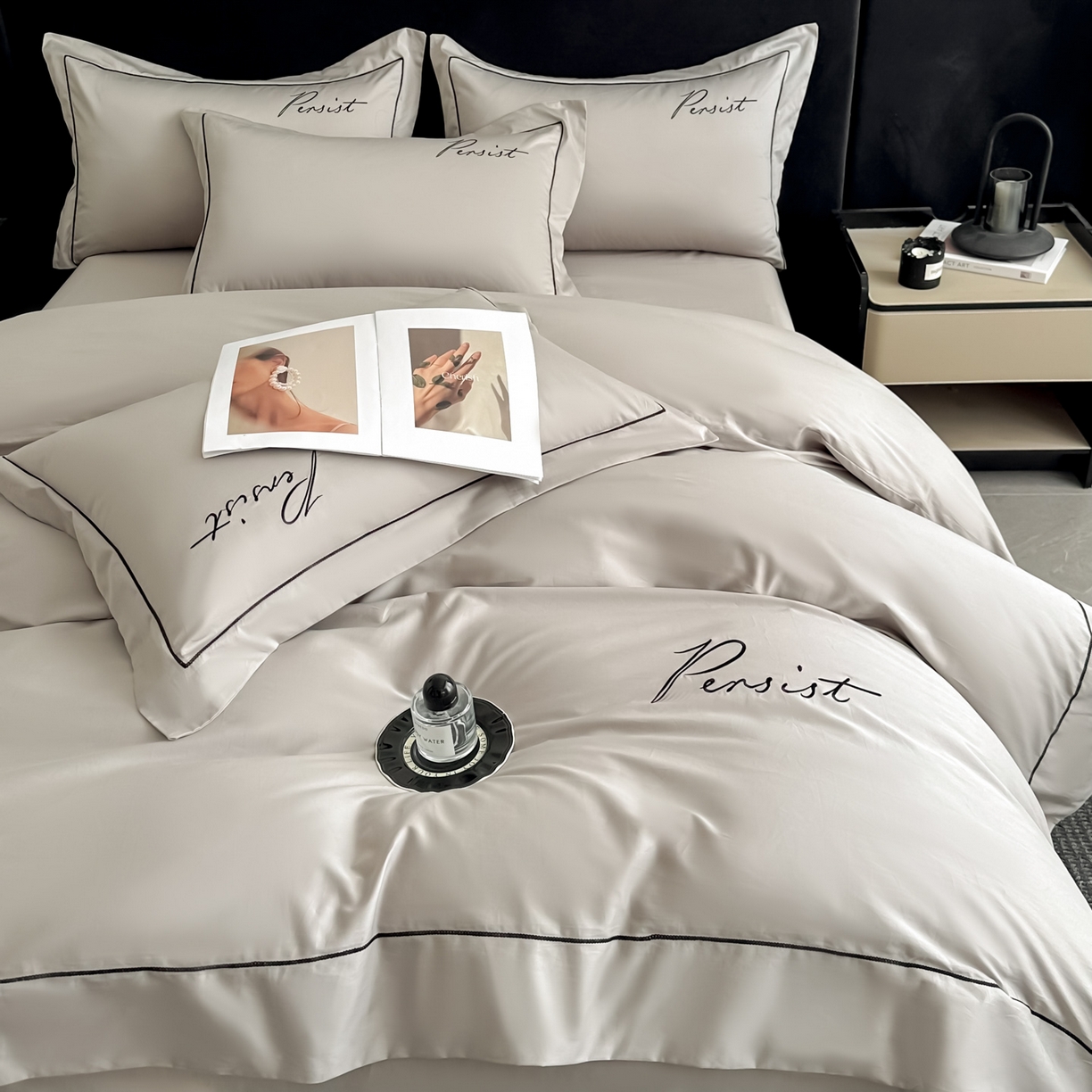 91家纺网 家纺一手货源 找家纺 新方向 【控价 提供买家秀】2026新款 刺绣50s双股全棉贡缎长绒棉四件套-持之以恒(控价 标准318元 加大338元) 持之以恒-爵士灰