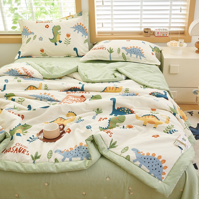 91家纺网 家纺一手货源 找家纺 简如 2026新款印花里外全棉夏凉被四件套 恐龙谷