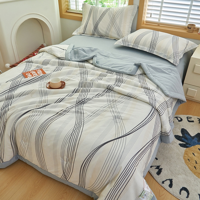 91家纺网 家纺一手货源 找家纺 简如 2026新款印花里外全棉夏凉被四件套 莱茵河