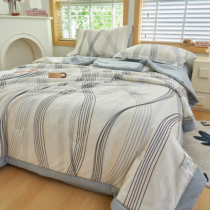 91家纺网 家纺一手货源 找家纺 简如 2026新款印花里外全棉夏凉被四件套 莱茵河