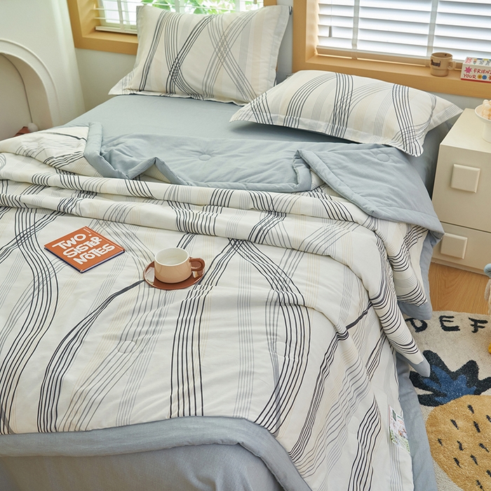 91家纺网 家纺一手货源 找家纺 简如 2026新款印花里外全棉夏凉被四件套 莱茵河