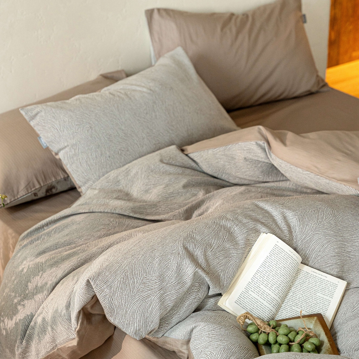 91家纺网 家纺一手货源 找家纺 时光里 2026新款全棉纯棉60支色织水洗提花四件套 一纸流光-琥珀棕