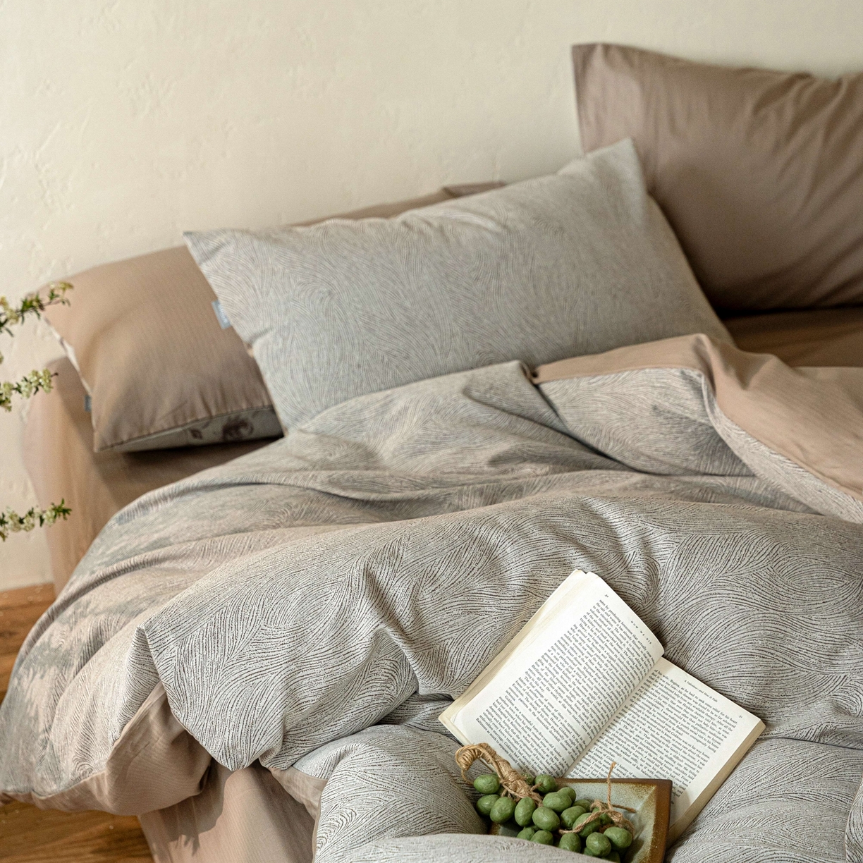 91家纺网 家纺一手货源 找家纺 时光里 2026新款全棉纯棉60支色织水洗提花四件套 一纸流光-琥珀棕