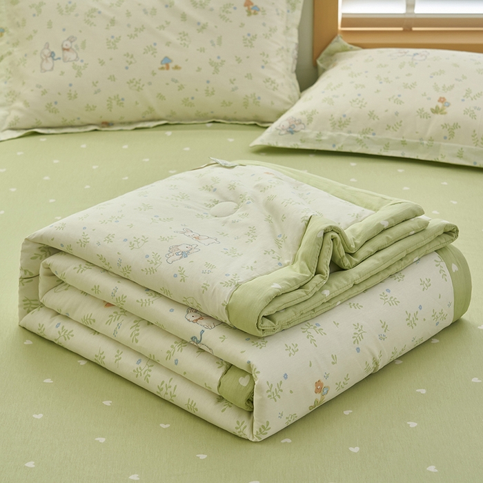 91家纺网 家纺一手货源 找家纺 简如 2026新款印花里外全棉夏凉被四件套 觅时光-绿