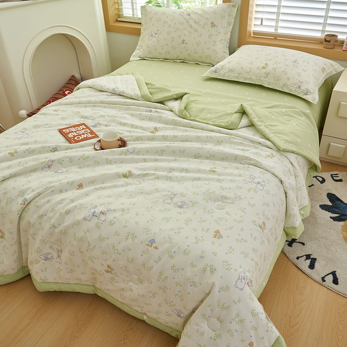 91家纺网 家纺一手货源 找家纺 简如 2026新款印花里外全棉夏凉被四件套 觅时光-绿