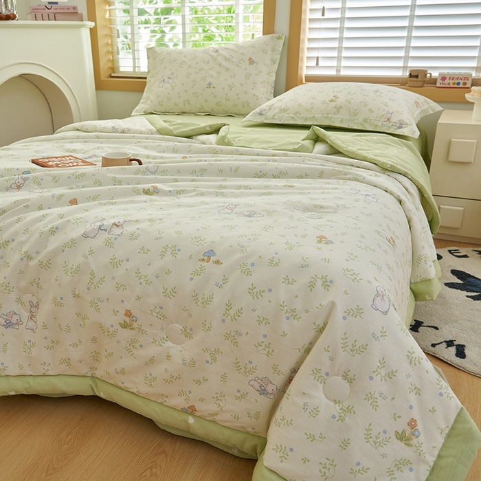 91家纺网 家纺一手货源 找家纺 简如 2026新款印花里外全棉夏凉被四件套 觅时光-绿