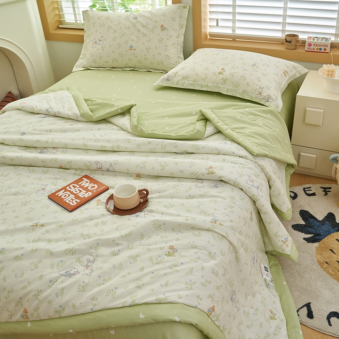 91家纺网 家纺一手货源 找家纺 简如 2026新款印花里外全棉夏凉被四件套 觅时光-绿