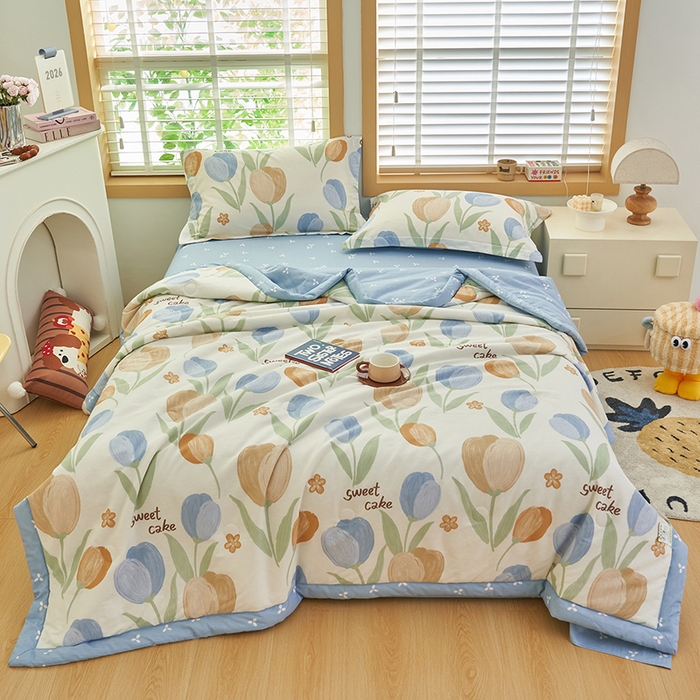 91家纺网 家纺一手货源 找家纺 简如 2026新款印花里外全棉夏凉被四件套 秋月私语