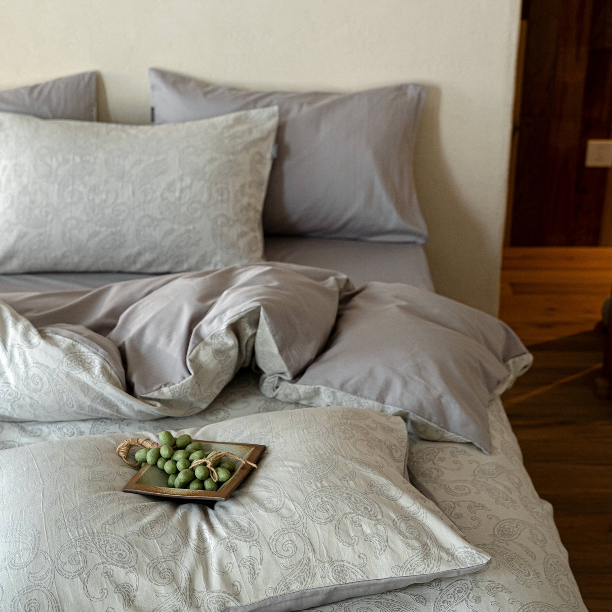 91家纺网 家纺一手货源 找家纺 时光里 2026新款全棉纯棉60支色织水洗提花四件套 予栖--米灰