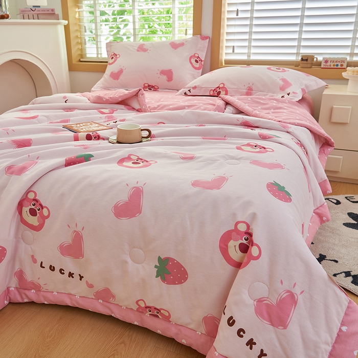 91家纺网 家纺一手货源 找家纺 简如 2026新款印花里外全棉夏凉被四件套 甜心乐园