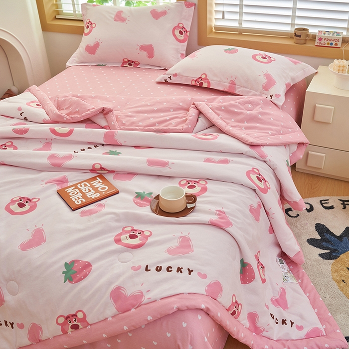 91家纺网 家纺一手货源 找家纺 简如 2026新款印花里外全棉夏凉被四件套 甜心乐园