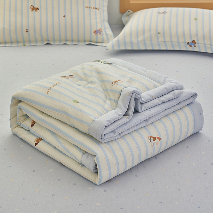 91家纺网 家纺一手货源 找家纺 简如 2026新款印花里外全棉夏凉被四件套 条纹小马