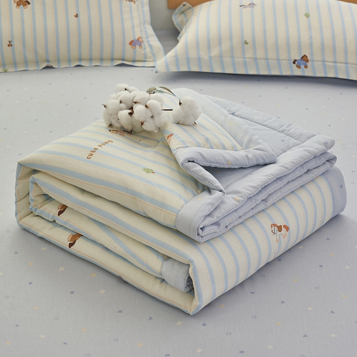 91家纺网 家纺一手货源 找家纺 简如 2026新款印花里外全棉夏凉被四件套 条纹小马