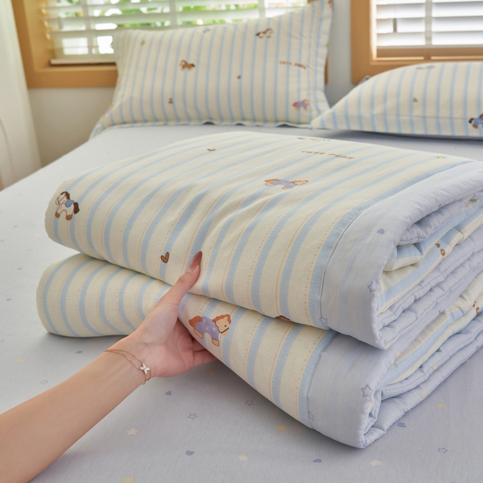 91家纺网 家纺一手货源 找家纺 简如 2026新款印花里外全棉夏凉被四件套 条纹小马