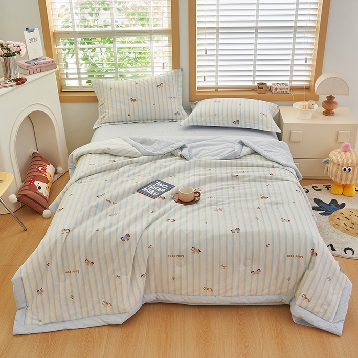 91家纺网 家纺一手货源 找家纺 简如 2026新款印花里外全棉夏凉被四件套 条纹小马