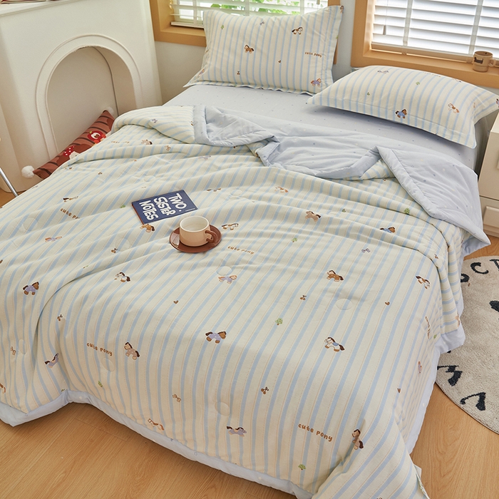 91家纺网 家纺一手货源 找家纺 简如 2026新款印花里外全棉夏凉被四件套 条纹小马