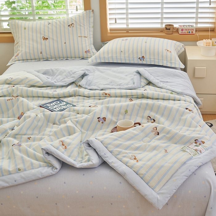 91家纺网 家纺一手货源 找家纺 简如 2026新款印花里外全棉夏凉被四件套 条纹小马