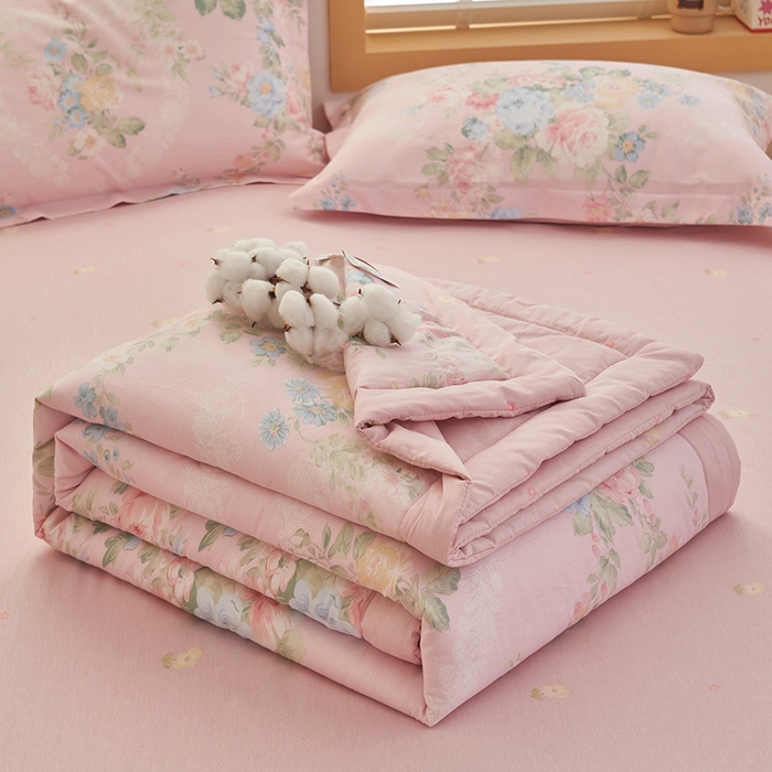 91家纺网 家纺一手货源 找家纺 简如 2026新款印花里外全棉夏凉被四件套 听花吟唱-粉