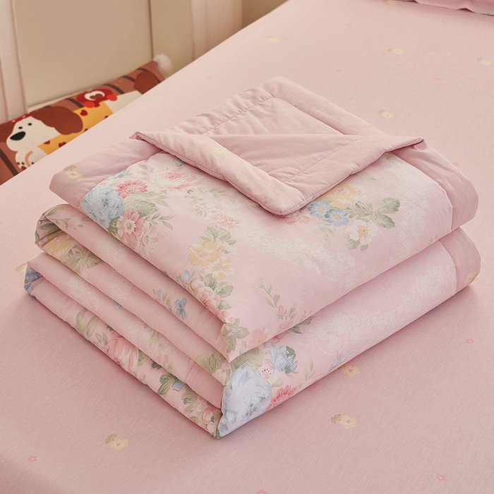 91家纺网 家纺一手货源 找家纺 简如 2026新款印花里外全棉夏凉被四件套 听花吟唱-粉