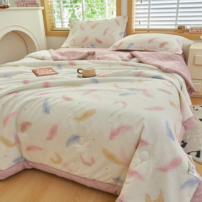 91家纺网 家纺一手货源 找家纺 简如 2026新款印花里外全棉夏凉被四件套 羽叶