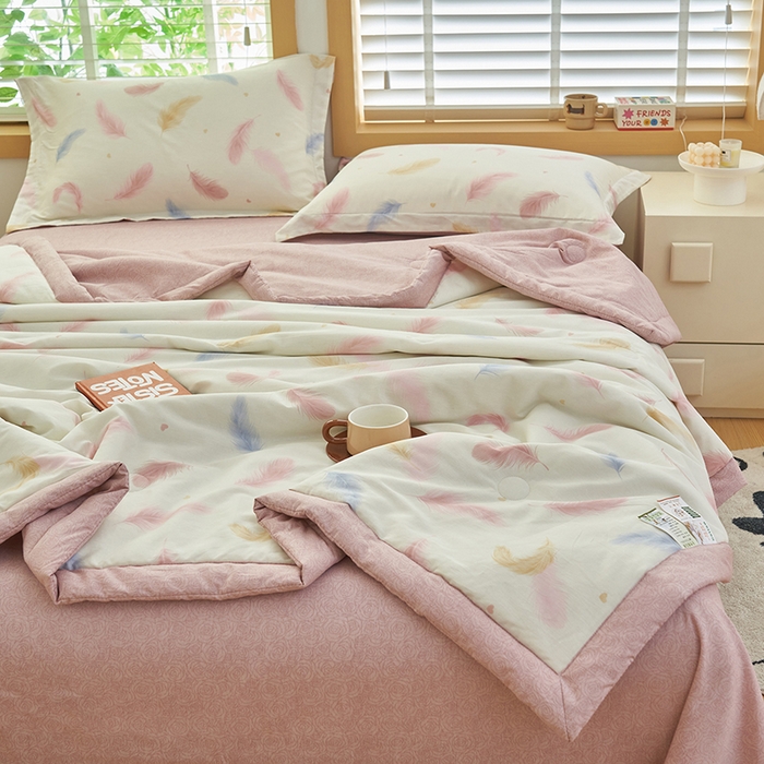 91家纺网 家纺一手货源 找家纺 简如 2026新款印花里外全棉夏凉被四件套 羽叶