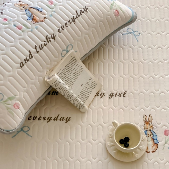 91家纺网 家纺一手货源 找家纺 顾里家纺 2026新款ins大版卡通乳胶席凉席席子 彼得兔