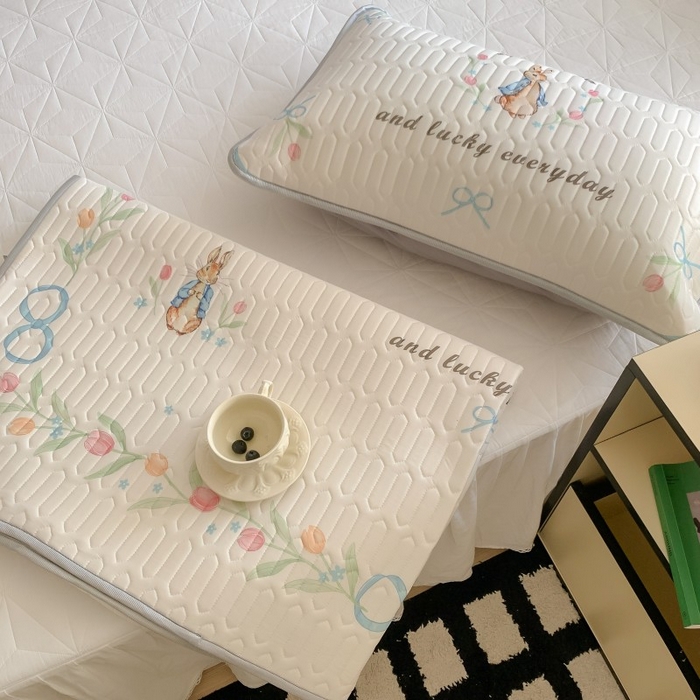 91家纺网 家纺一手货源 找家纺 顾里家纺 2026新款ins大版卡通乳胶席凉席席子 彼得兔