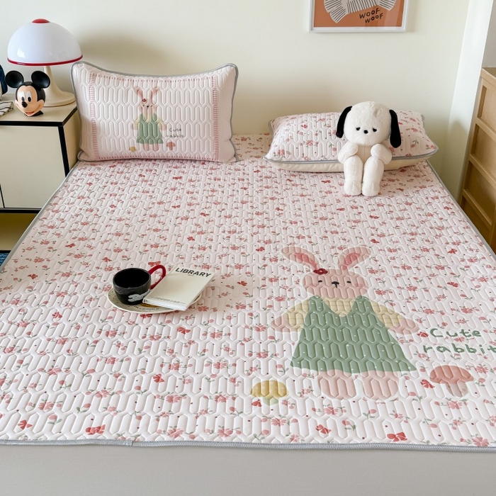 91家纺网 家纺一手货源 找家纺 顾里家纺 2026新款ins大版卡通乳胶席凉席席子 粉花小兔