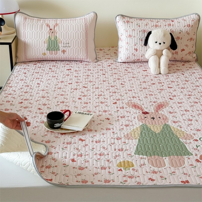 91家纺网 家纺一手货源 找家纺 顾里家纺 2026新款ins大版卡通乳胶席凉席席子 粉花小兔