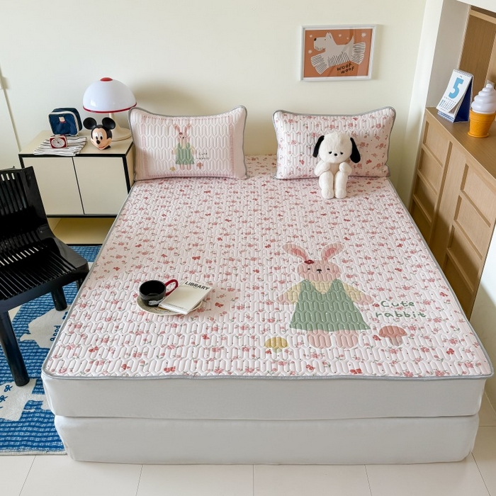 91家纺网 家纺一手货源 找家纺 顾里家纺 2026新款ins大版卡通乳胶席凉席席子 粉花小兔